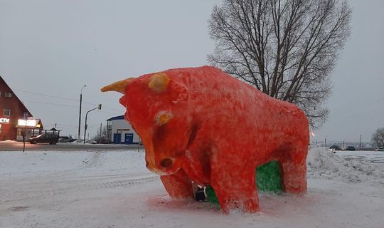 Пятиметровый бык встречает гостей города Зеленодольск