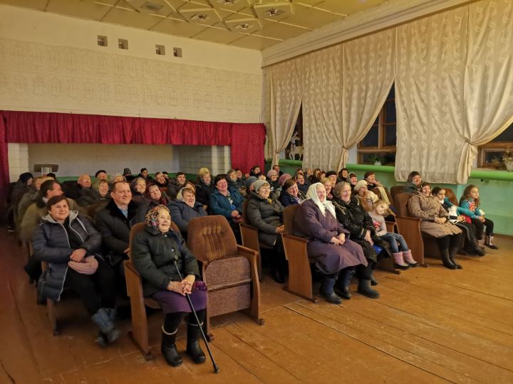 Коргузинцы воспевали со сцены  мужество своих землячек, трудившихся  в годы войны в тылу