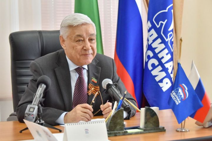 Председатель Госсовета РТ поздравил с Днем печати Республики Татарстан