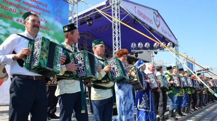 В Казани в День республики пройдет флешмоб гармонистов