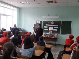 В Макуловской школе прошел час истории, приуроченный к  80-летию битвы под Москвой