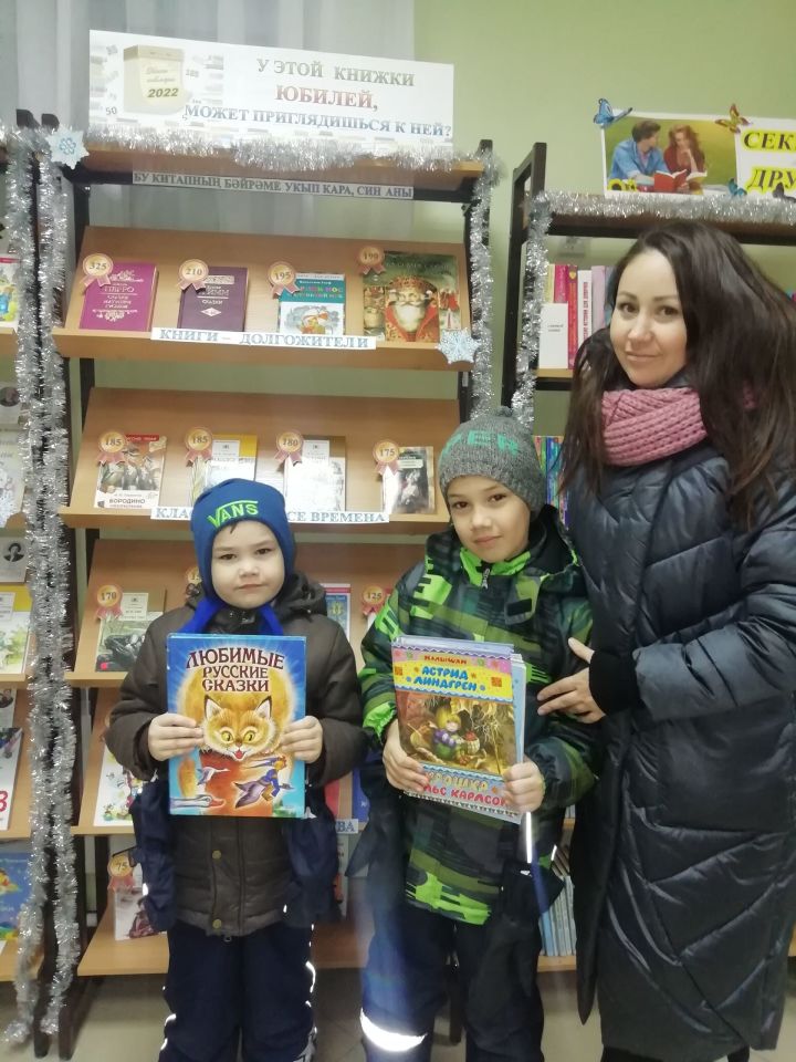 В Районной детской библиотеке открылась выставка книг - юбиляров 2022 года