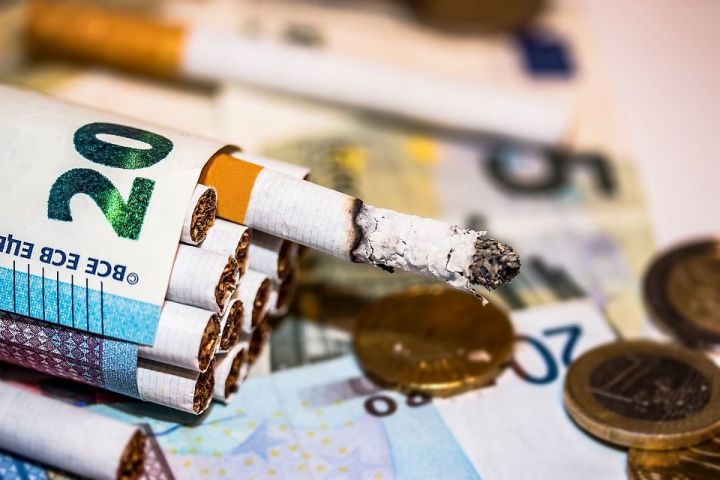 Курить станет дороже: в России с 1 июля поднимутся цены на сигареты