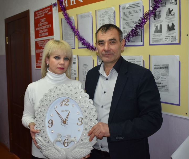 Редакция газеты «Волжская новь» наградила лучшего начальника отделения почтовой связи Елену Маннапову