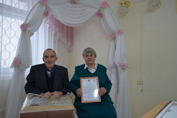50 лет идут по жизни супруги Альмухаметовы из Бакча Сарая