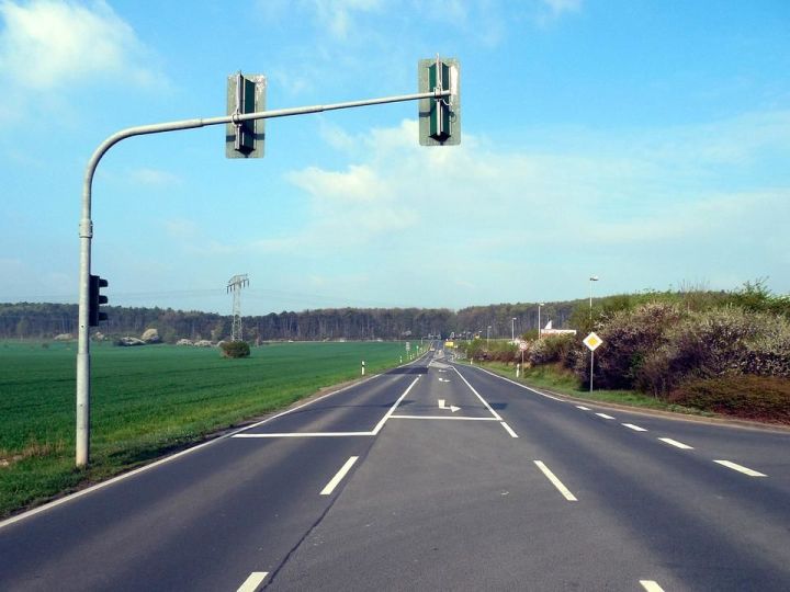 Новые фонари и сигнализаторы обезопасят движение на дорогах Верхнеуслонского района