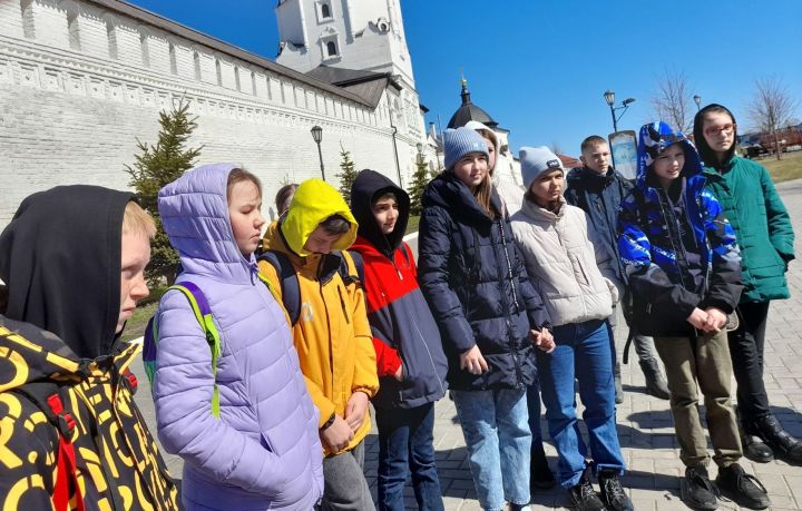 Экскурсию на остров - град Свияжск совершили школьники из Татарского Бурнашева