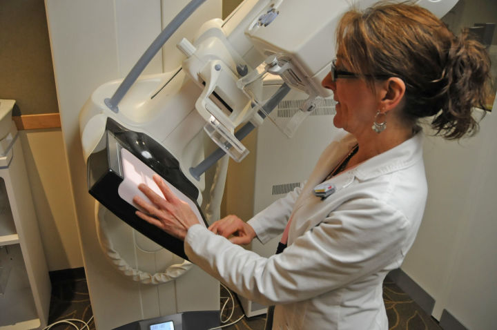Верхнеуслонских женщин приглашают бесплатно пройти маммографию