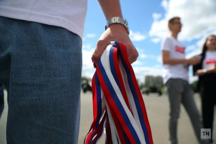 В День России в казанском Парке Победы провели патриотическую акцию «Zа Россию»