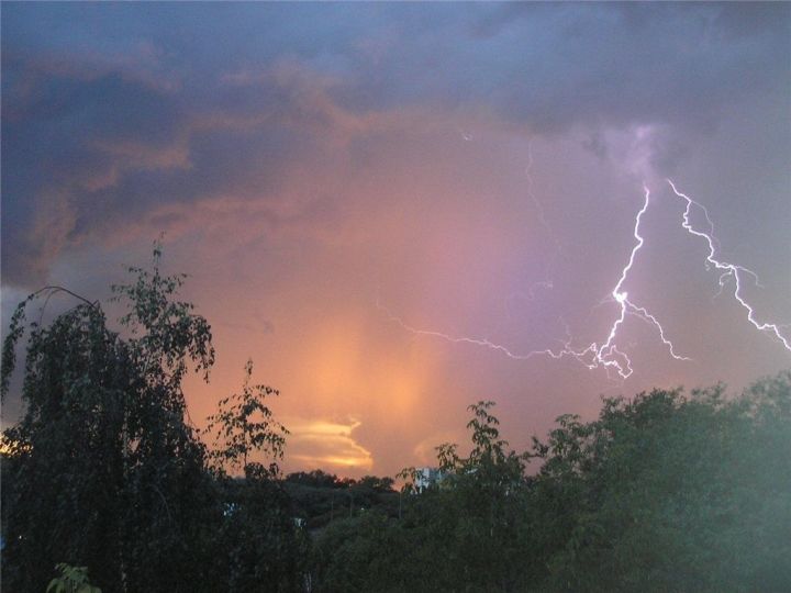 В Татарстане объявлено штормовое предупреждение о ливнях с градом и сильном ветре