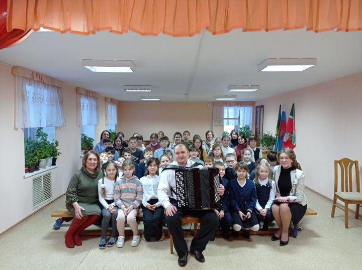 Преподаватель Верхнеуслонской школы искусств выступил с очередным сольным концертом