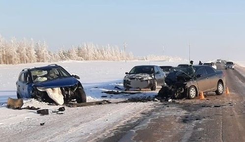 Две молодые девушки погибли в результате лобового столкновения автомобилей в Татарстане