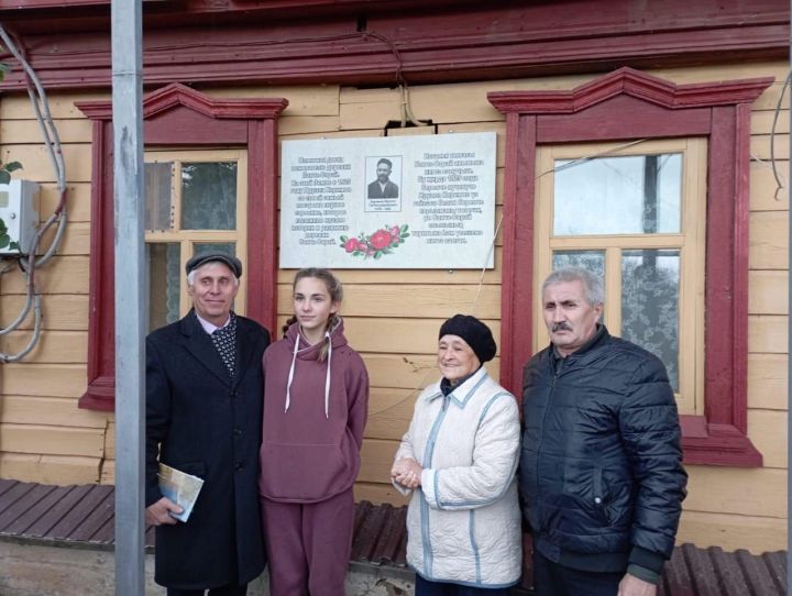 Бакча-Сарайда авылга беренче булып нигез салучы Кәримов Ярулла Гаптелькәрим улына багышланган истәлек тактасы ачылды