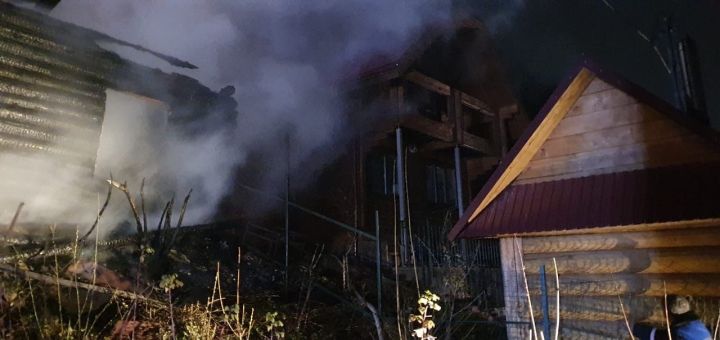В Верхнеуслонском районе сгорел дачный дом