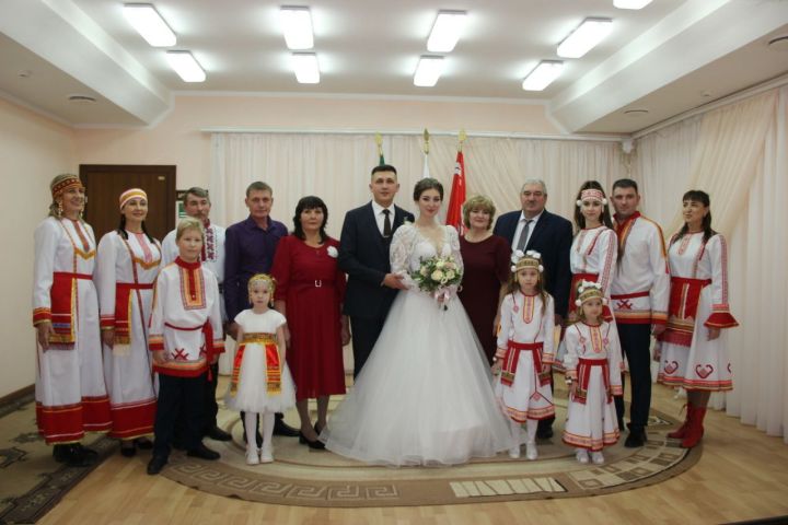 В Татарстане на свадьбу участника СВО родные пришли в национальных костюмах