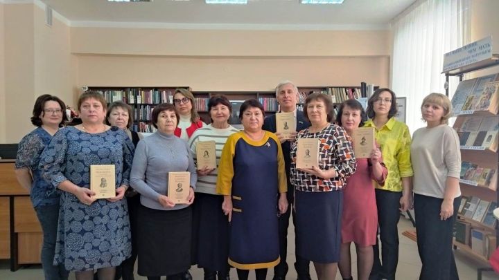 Верхнеуслонской библиотеке подарили книги об истории России
