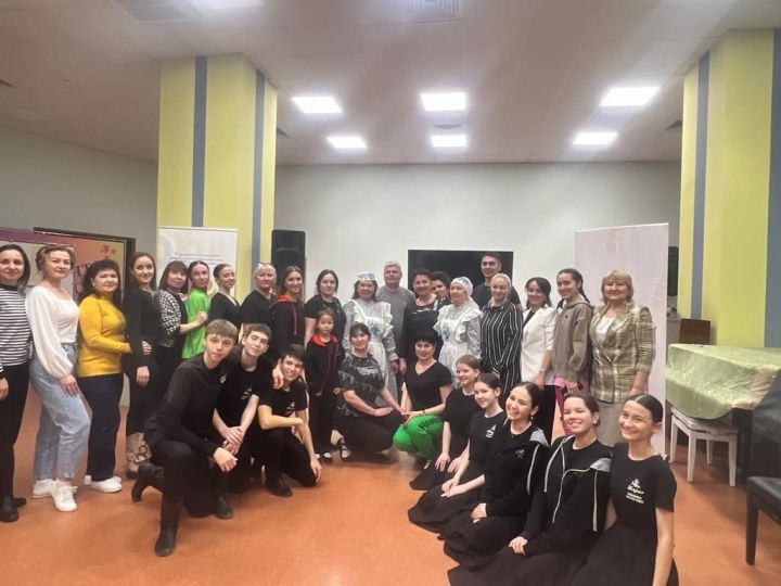 Мастер-класс по народному татарскому танцу прошли педагоги Верхнеуслонской ДШИ