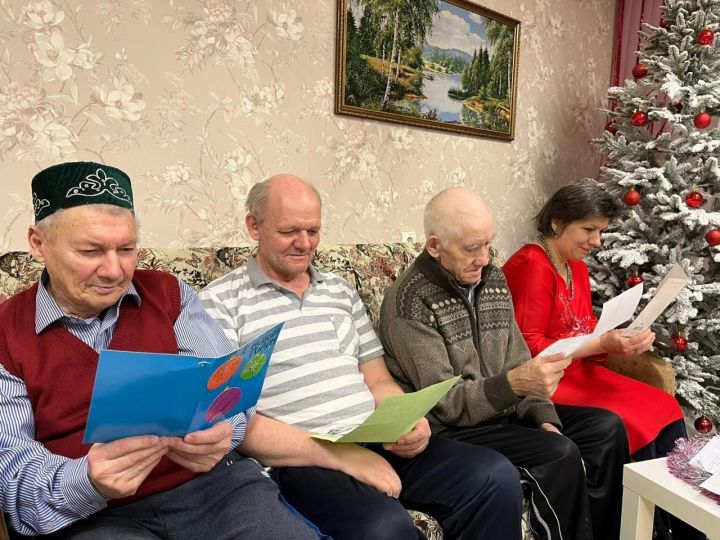 Подопечные Верхнеуслонского Дома-интерната получили новогодние поздравления от «Внуков по переписке»