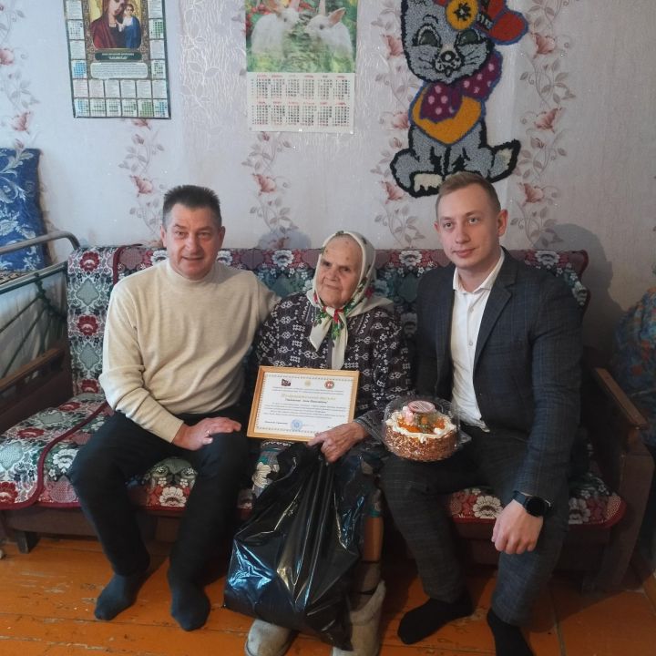 Поздравления с днем рождения получили ветераны сельского хозяйства Ямбулатовского поселения