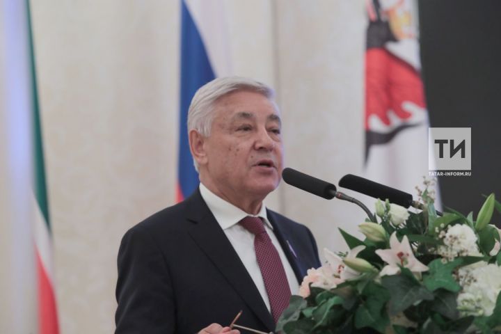 Фарид Мухаметшин поздравил жителей Татарстана с Днём Государственного герба РТ