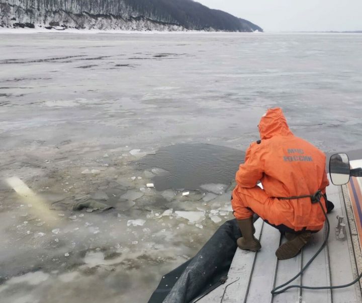 В Верхнеуслонском районе идут поиски мужчины, провалившегося под лед Волги