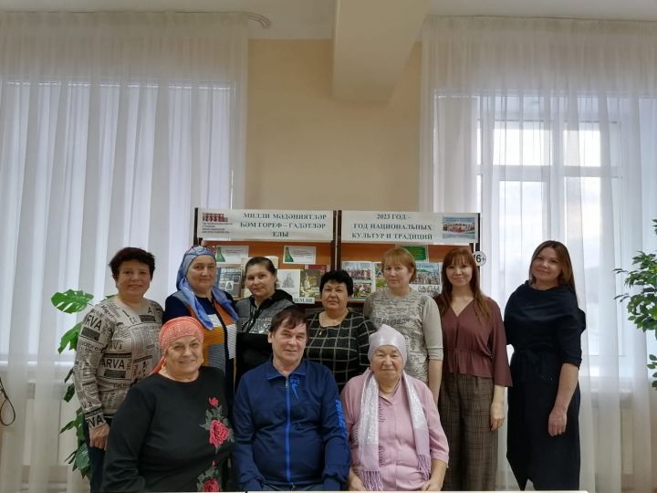 В Центральной районной библиотеке прошло заседание участников клуба «Идел таңнары»