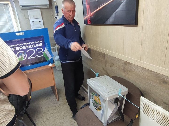 Граждане Узбекистана, работающие на стройке М12, проголосовали на референдуме