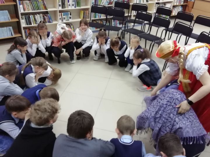 Районная Детская библиотека провела для учащихся фольклорный час