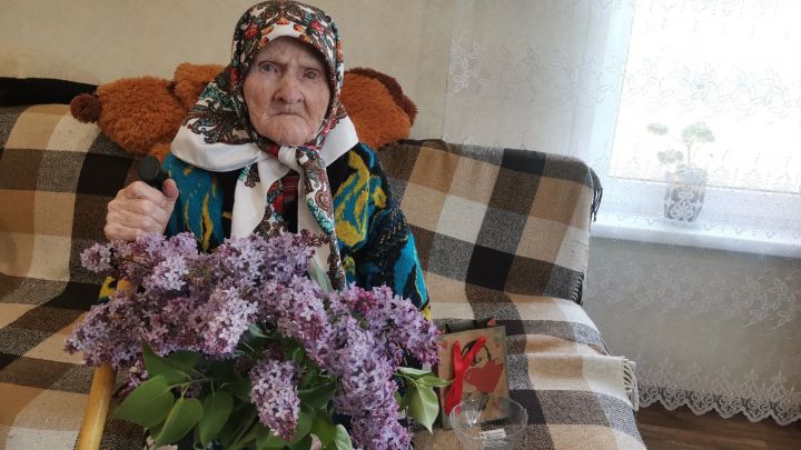 Культработники Коргузы навестили долгожительницу села Александру Евграфову
