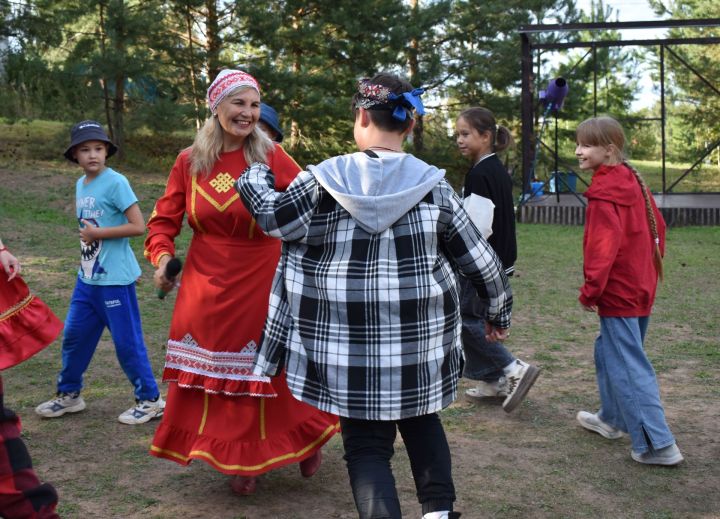 В День республики в Верхнем Услоне провели игровую программу