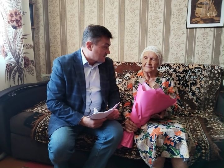 95 лет отметила жительница Верхнего Услона Людмила Иванова