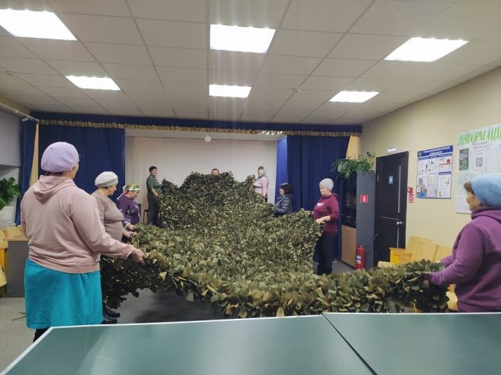 Бойцы СВО поблагодарили маматкозинцев за маскировочные сети