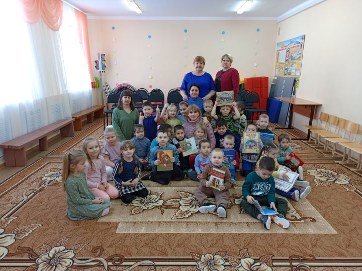 В Макулове провели акцию «Добрую книгу – в детские руки»