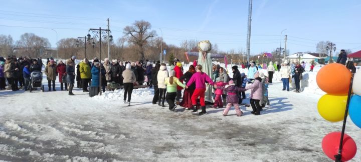 В Куралове прошли масленичные гуляния