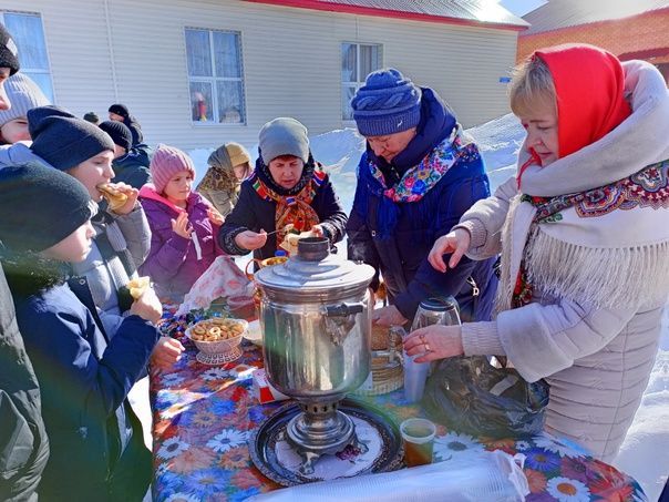 В Макулове на Масленицу прошла благотворительная ярмарка в поддержку односельчанам на СВО