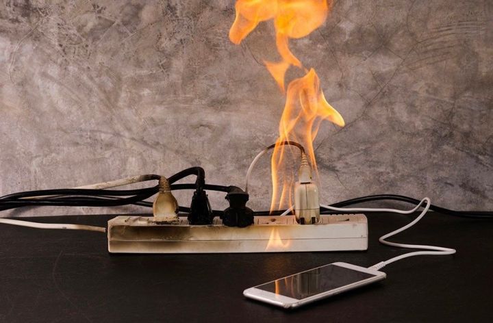 МЧС предупреждает:  Сотовые телефоны, пауэрбанки и другие гаджеты могут стать причиной пожара