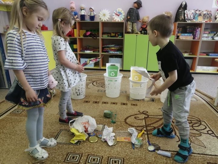 В Нижнем Услоне воспитанников детсада учили сортировать мусор
