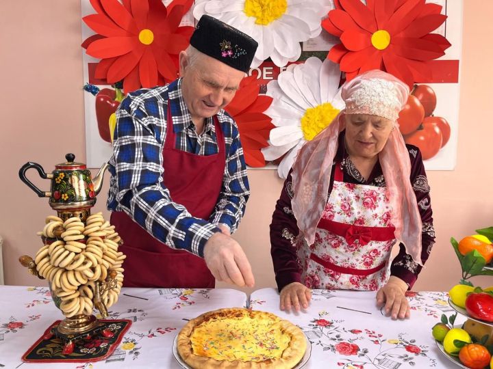 В Верхнеуслонском Доме-интернате к Международному дню семьи испекли праздничный пирог