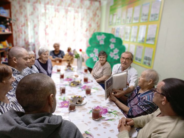 В Верхнеуслонском Доме-интернате продолжают листать семейные альбомы