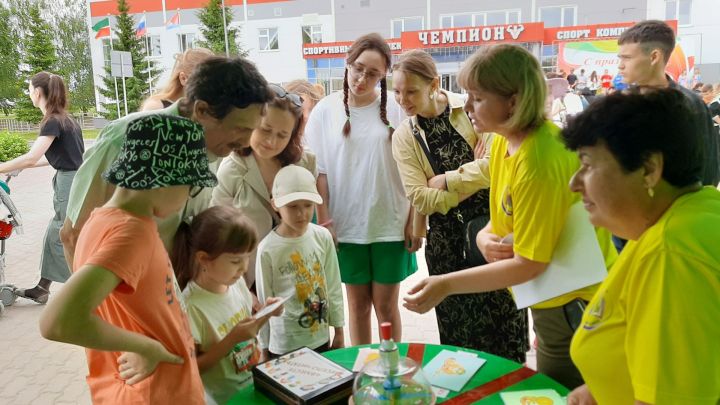 На Сабантуе в Верхнем Услоне прошла литературная программа «Вместе весело читать»