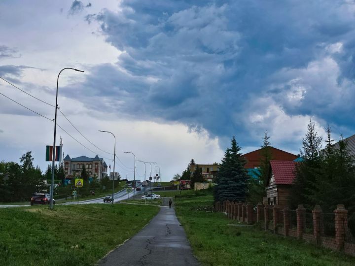 Ночью в Татарстане вновь ожидаются грозы с градом