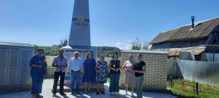 В Кильдееве у памятника павшим воинам прошел митинг