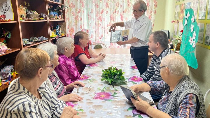 В Верхнеуслонском Доме-интернате «заглянули в семейный альбом» одного из подопечных