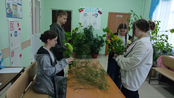 В Кильдееве прошел мастер–класс «Цветочный вальс»