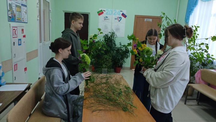 В Кильдееве прошел мастер–класс «Цветочный вальс»
