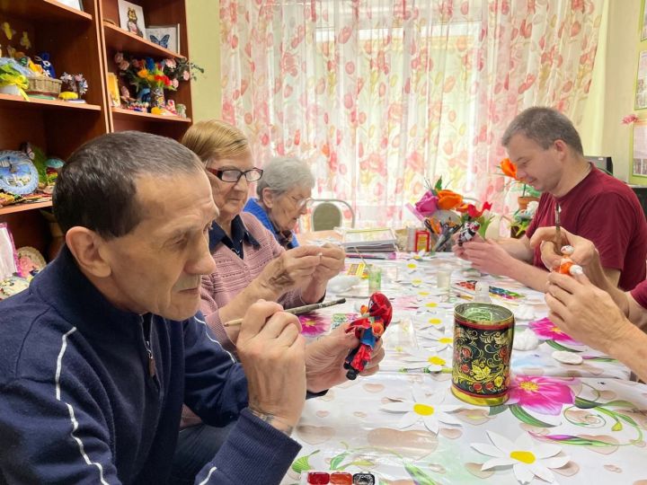 В Верхнеуслонском Доме-интернате прошел мастер-класс по изготовлению народных кукол