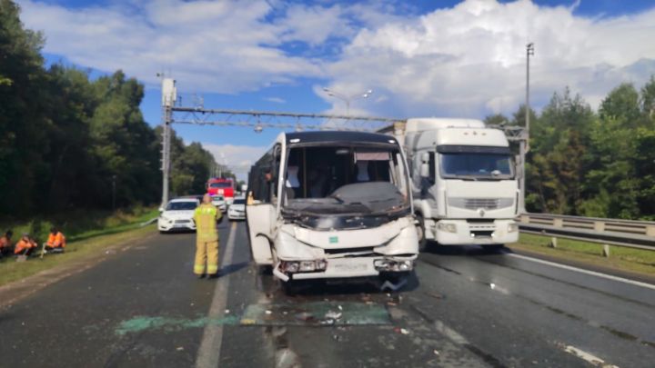 В Татарстане пассажирский автобус попал в ДТП, пострадали трое, в том числе ребенок