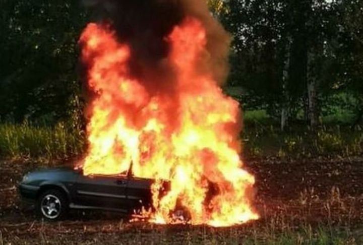 В Иннополисе загорелся автомобиль БМВ