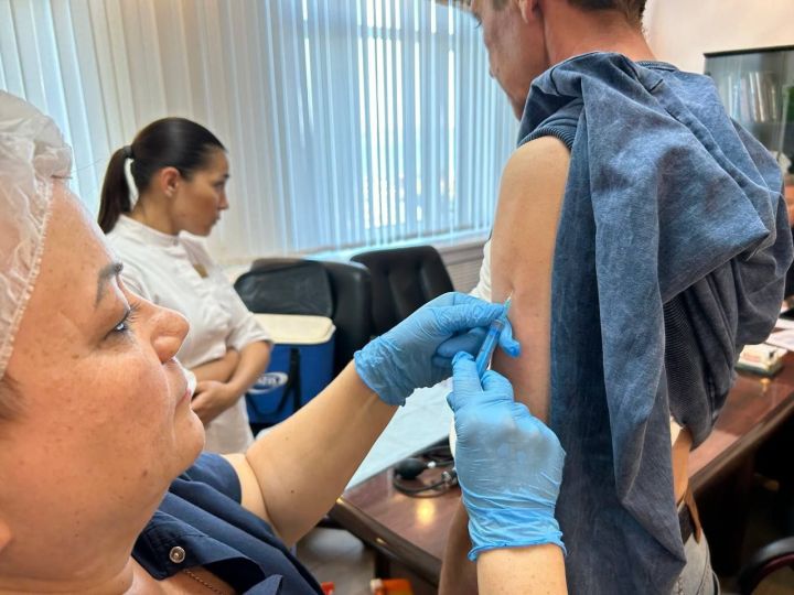 Сотрудники администрации Верхнеуслонского района прошли вакцинацию от гриппа