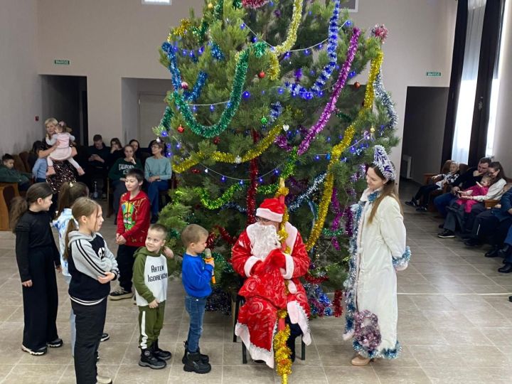 В Коргузе детям подарили новогоднее настроение
